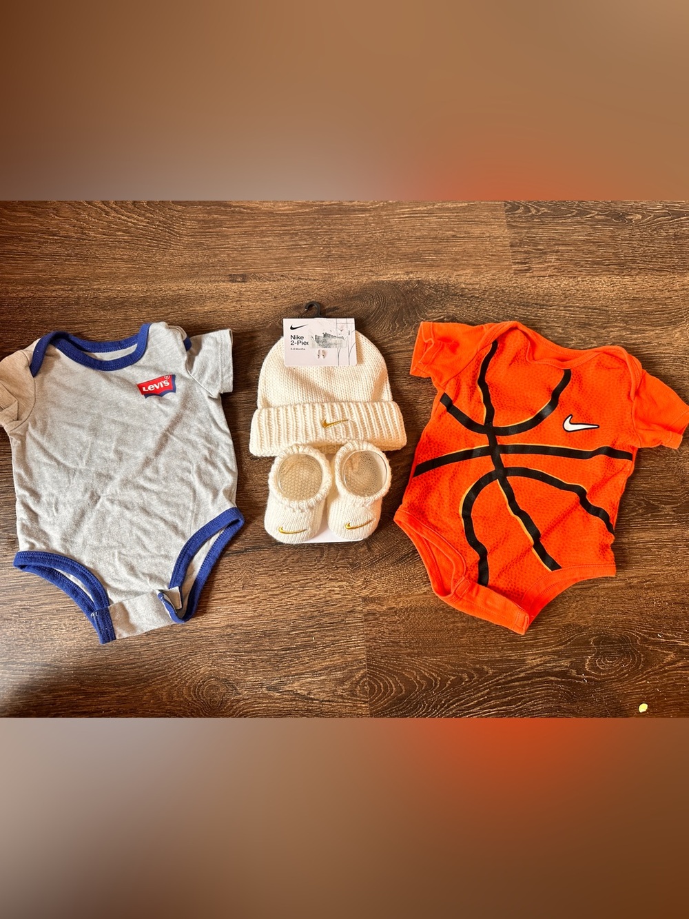Newborn Baby Nike Knit Hat and Booties 2-Piece orange basketball shirt 0-3 Levi